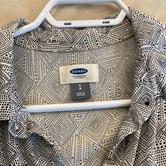 3/$15 Black and white geometric print romper - Picture 2 of 2